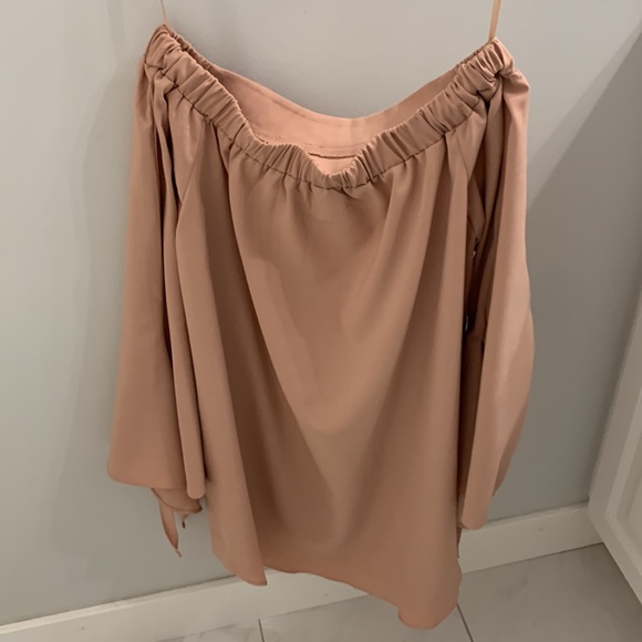 Off the shoulder Flowy Dress - Picture 2 of 3